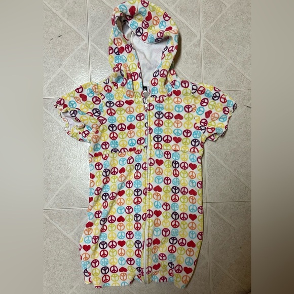 Girls peace sign bathing suit cover up, zip up towel material. Size 6x - Picture 1 of 6